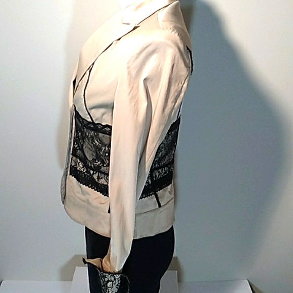 Beautiful Blazer Grazie Made in Italy. Beige with Lace on bodice and cuffs. - Picture 6 of 10